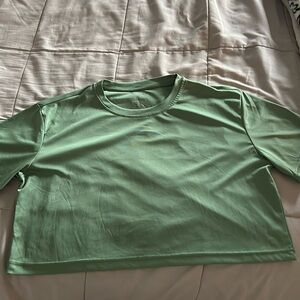 Cropped Green shirt